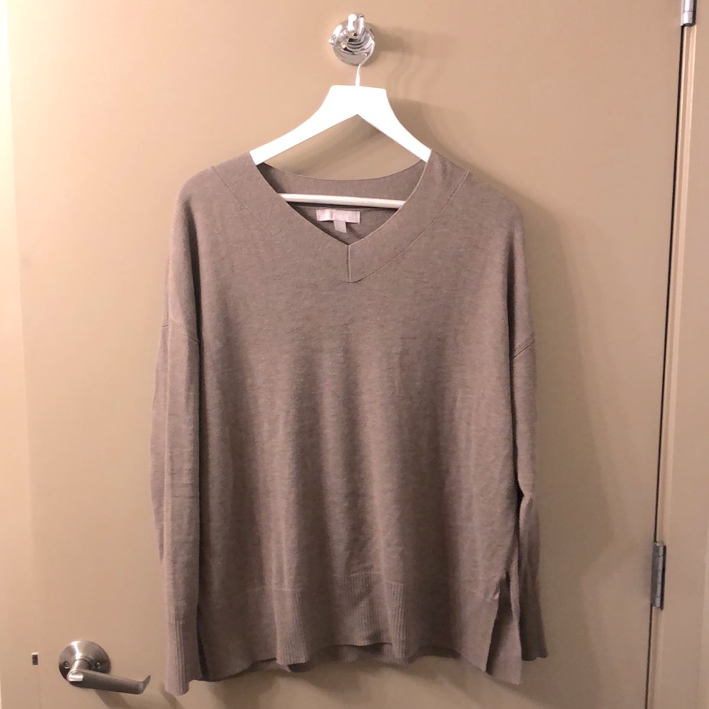 Light brown Chelsea 28 (Nordstrom) long sleeve sweater. Super soft! Size S